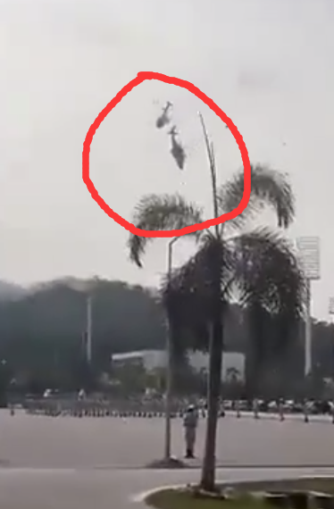 马来西亚直升机彩排时相撞致10死 现场十分惨烈！-图1